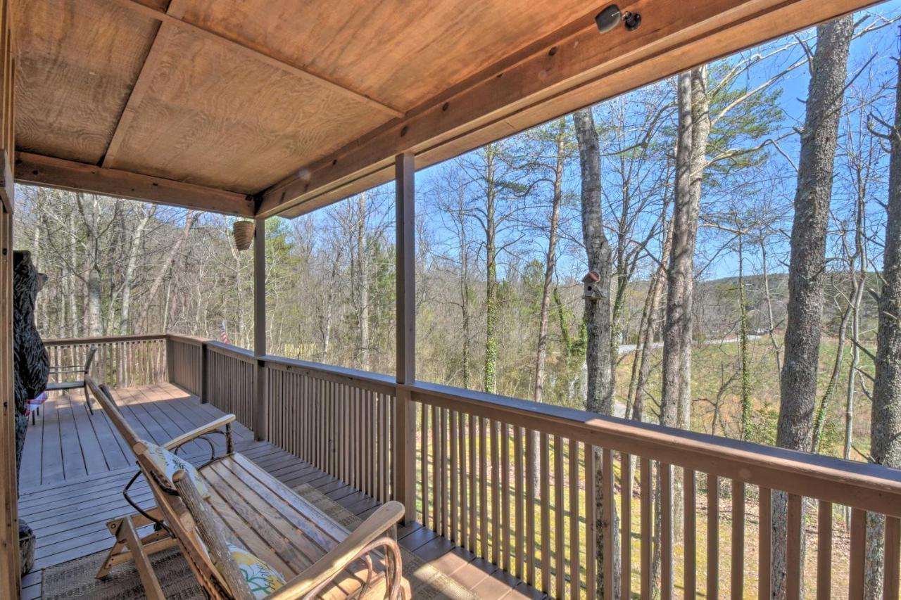 With Deck And Hot Tub Less Than Half Mi To Main St Holiday home *