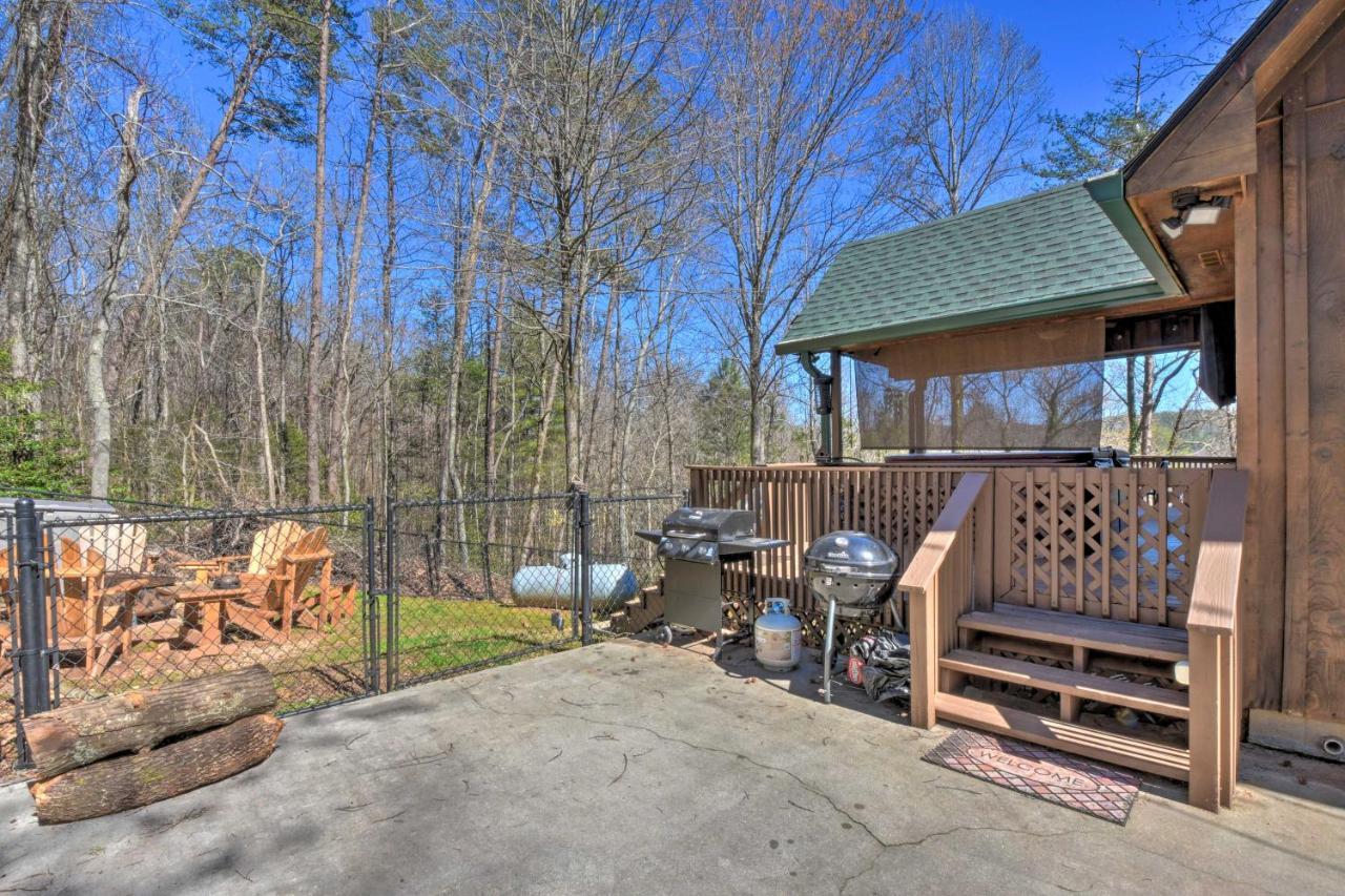 Holiday home With Deck And Hot Tub Less Than Half Mi To Main St *
