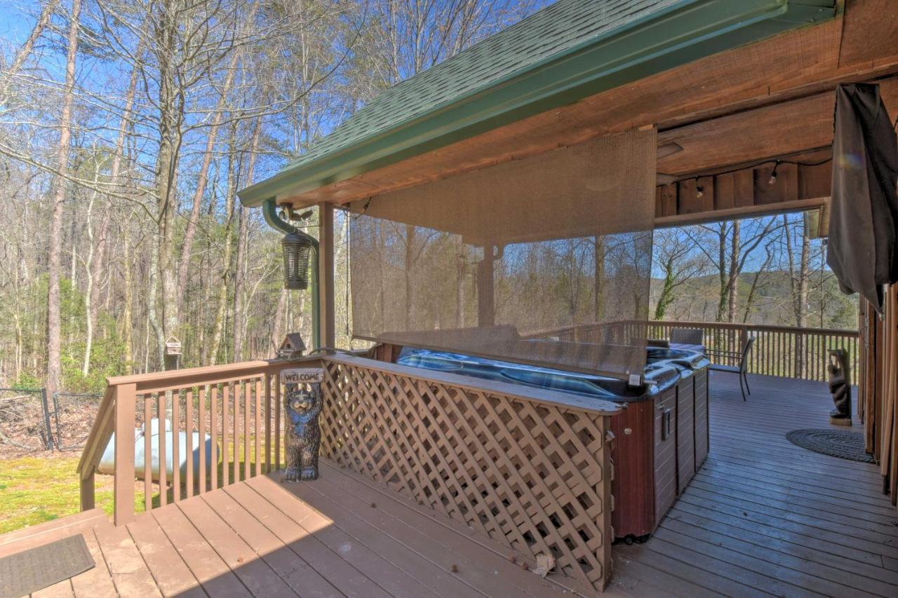 With Deck And Hot Tub Less Than Half Mi To Main St *