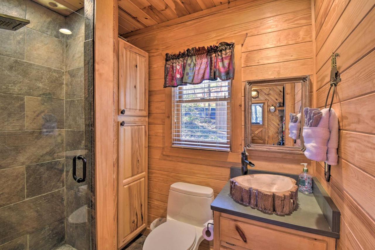 Holiday home With Deck And Hot Tub Less Than Half Mi To Main St