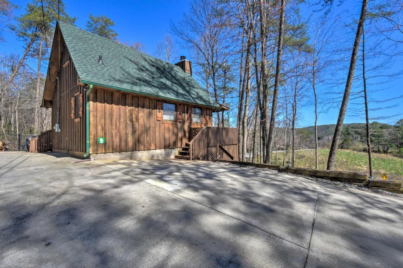 Holiday home With Deck And Hot Tub Less Than Half Mi To Main St