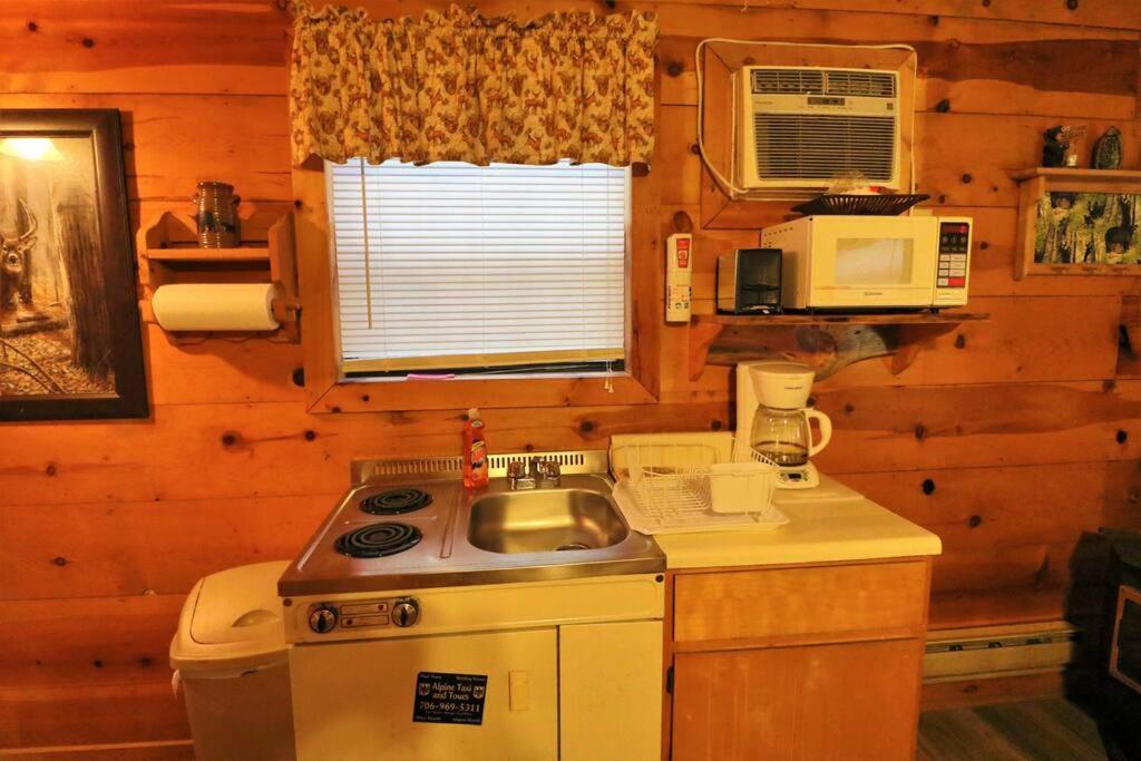 Alpine Mountain Sweetheart Jacuzzi #8 *