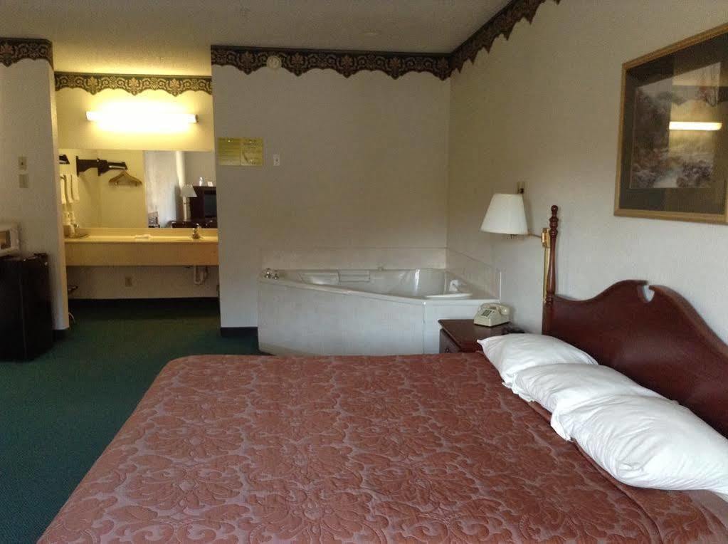 Surestay By Western Downtown Hotel 3*